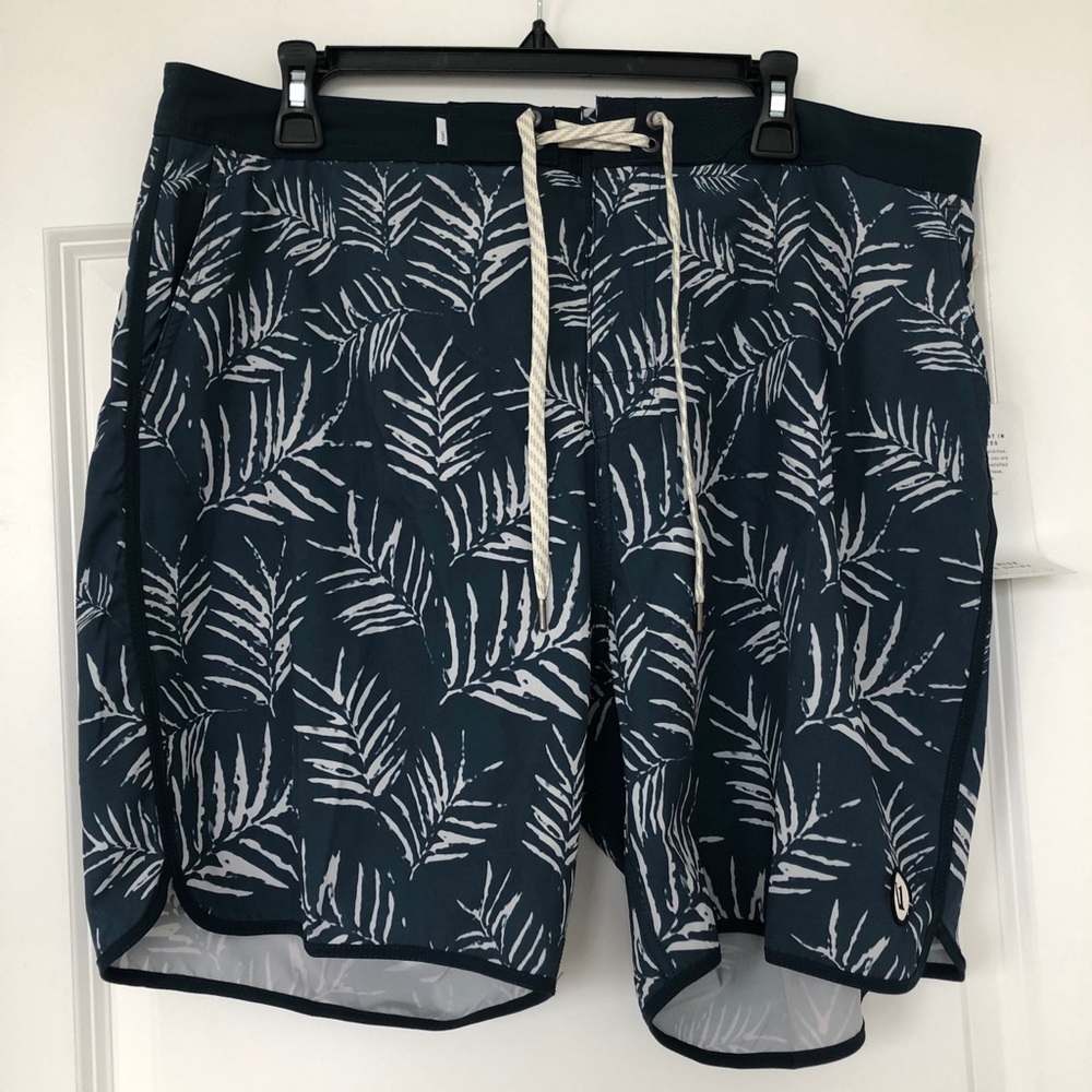 NWT Vuori Floating Palm Boardshort: Size 38